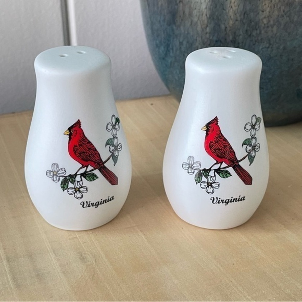 $10 SALE Virginia Cardinal Salt & Pepper Shaker Set Collectible States Birds